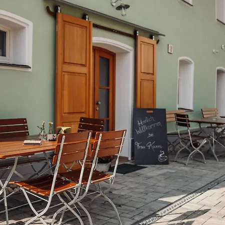 Frau Kunni - Cafe Und